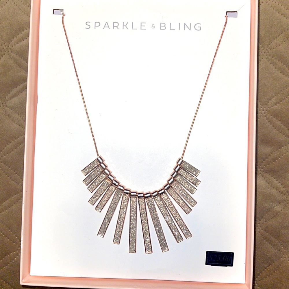 Pretty dazzling necklace that will enhance your outfit.